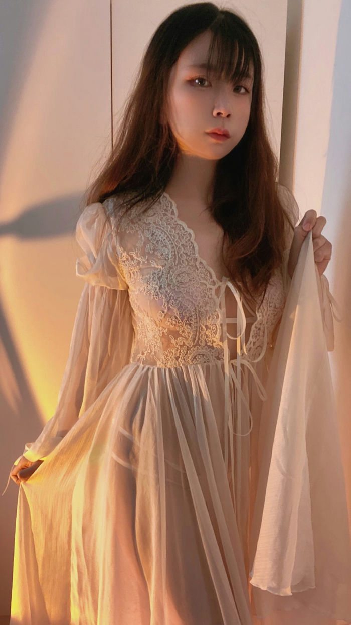 白丝巨乳coser 萌萌子_moeko cosplay写真图片+视频合集下载 白丝巨乳coser 萌萌子_moeko cosplay写真图片+视频合集下载