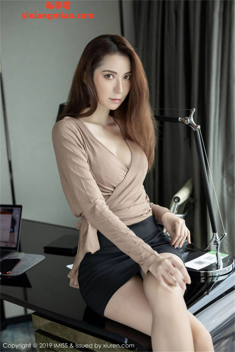 IMISS爱蜜社 Carry OL职业装小姐姐写真图片合集