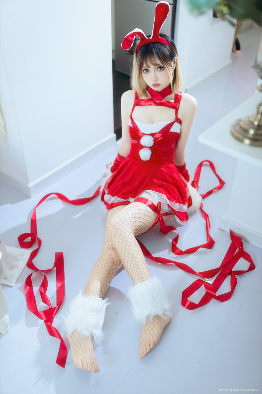 白丝美足唯美coser 洛桑w伊梓cosplay写真套图合集下载