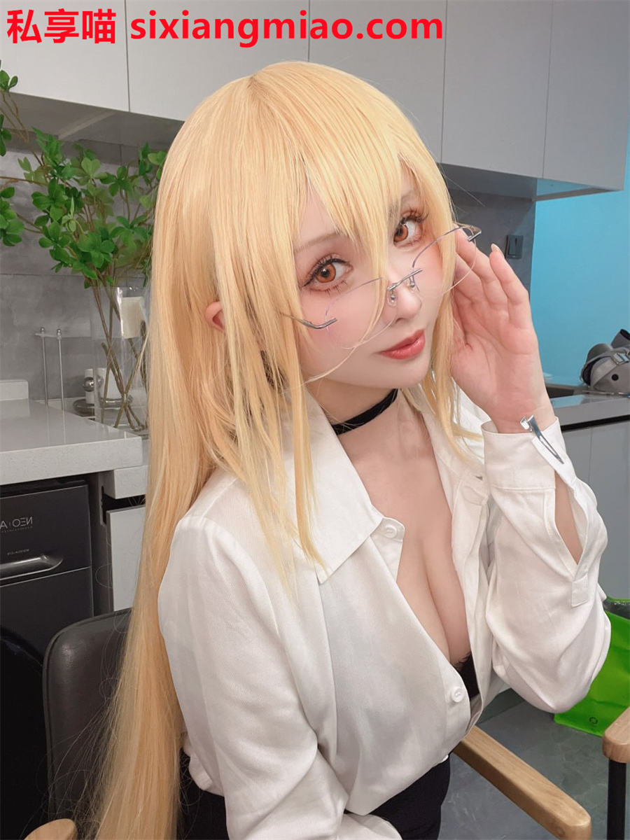 rioko凉凉子 办公室的意外写真欣赏