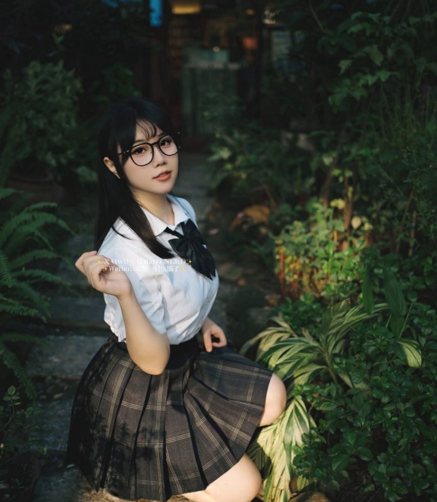 是一只废喵了 性感cos小姐姐写真图片合集