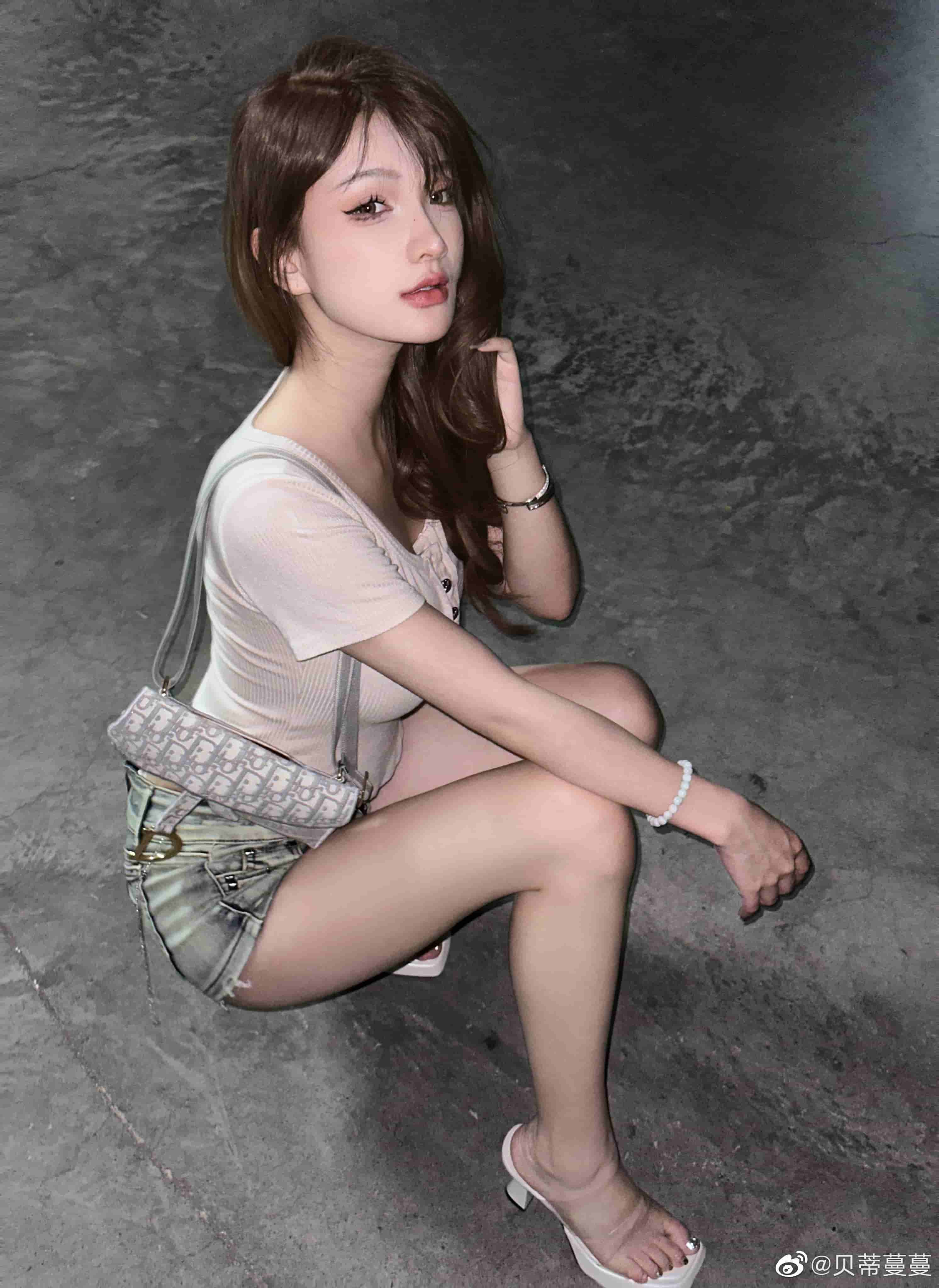 白丝美腿福利 贝蒂蔓蔓微密圈写真图片以及视频合集下载