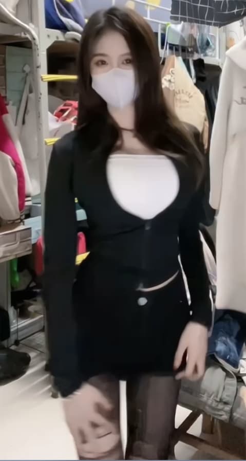 白丝美腿福利 橘洛微密圈写真图包合集下载