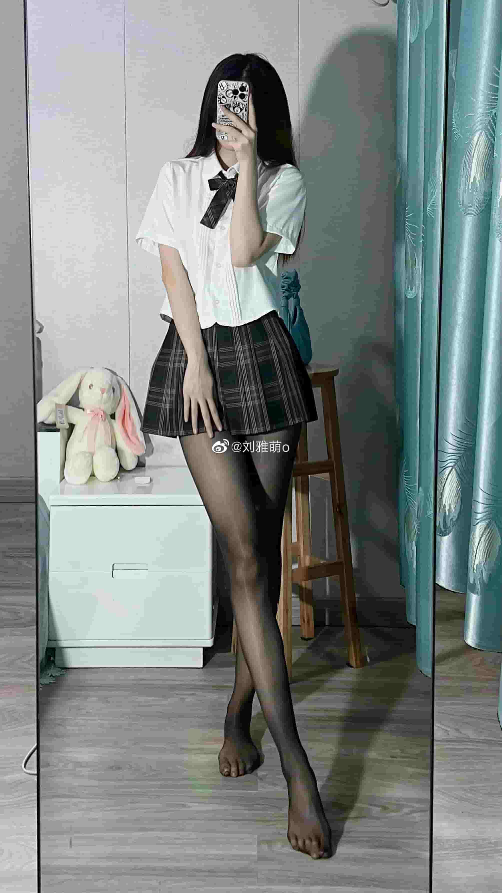 黑丝御姐 刘雅萌微密圈写真图片以及视频合集下载