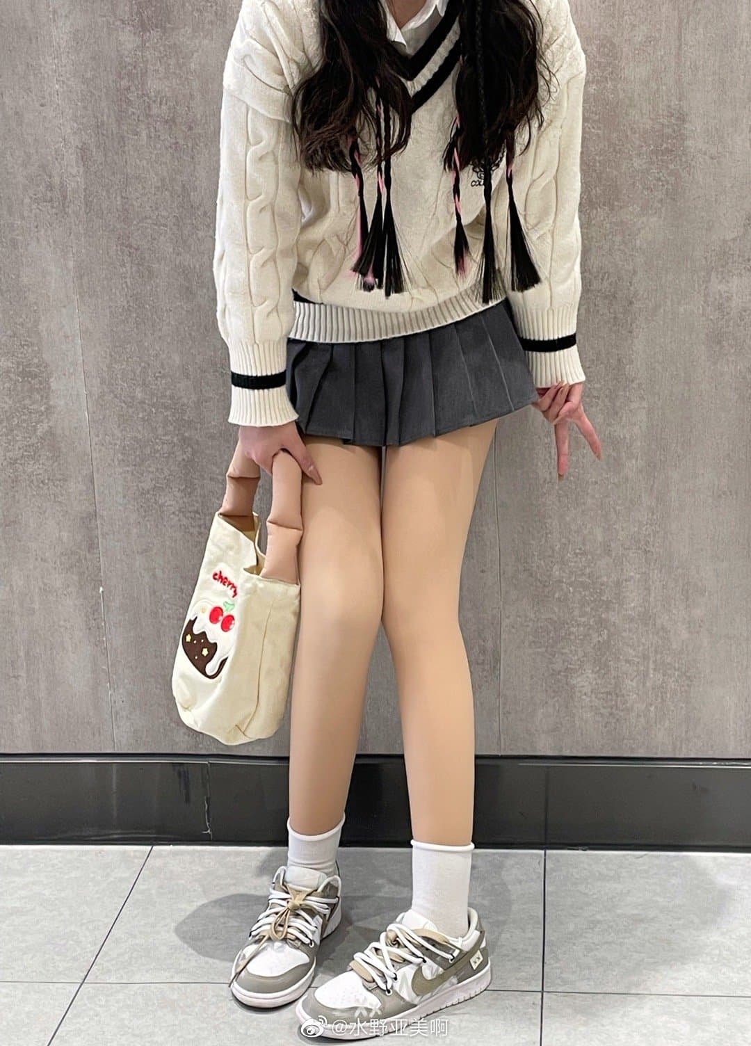 白丝萝莉控 水野小亚美微密圈写真图片以及视频合集下载