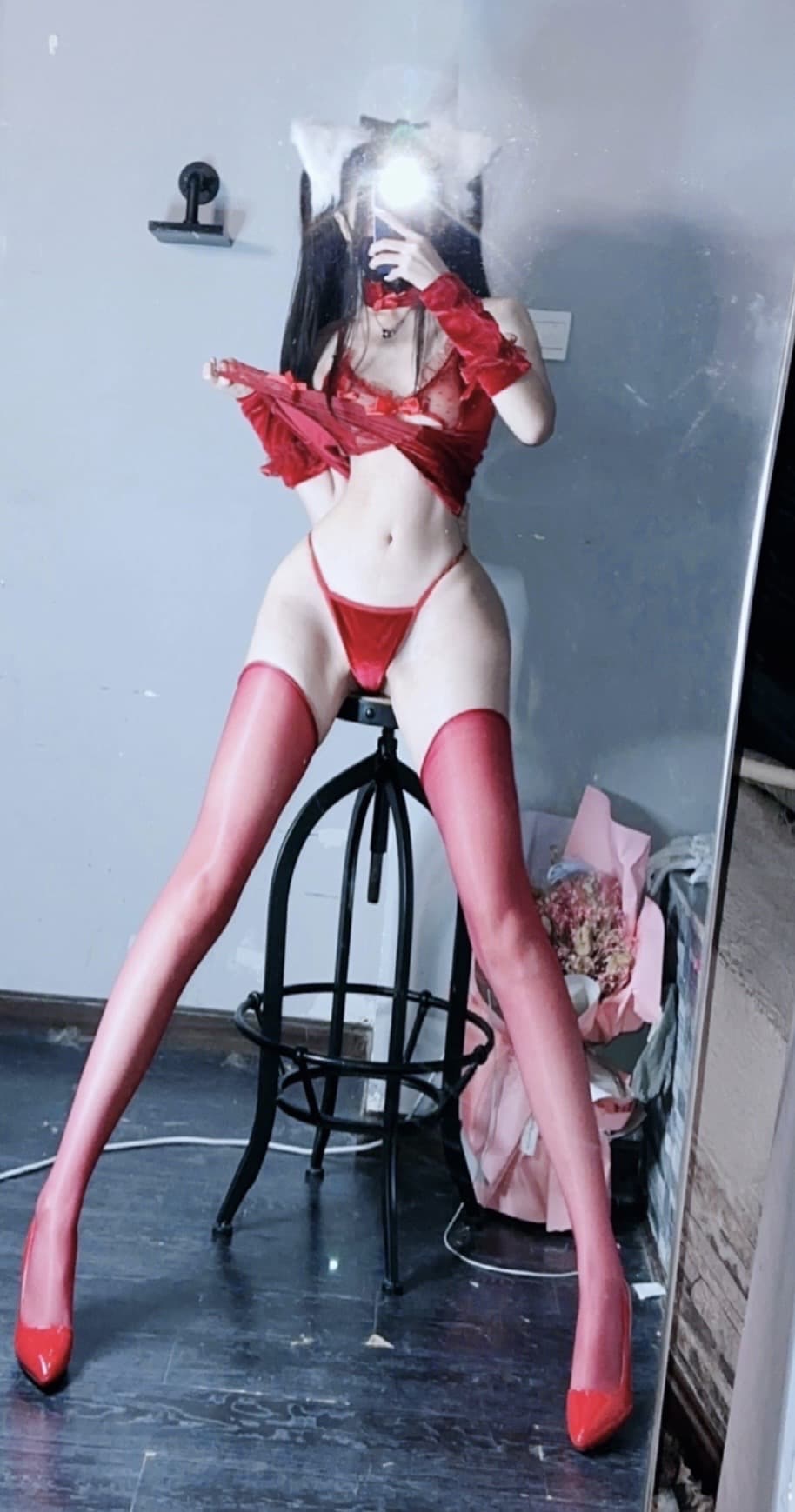 白丝萝莉控 小艾根本吃不饱微密圈写真图片以及视频合集下载