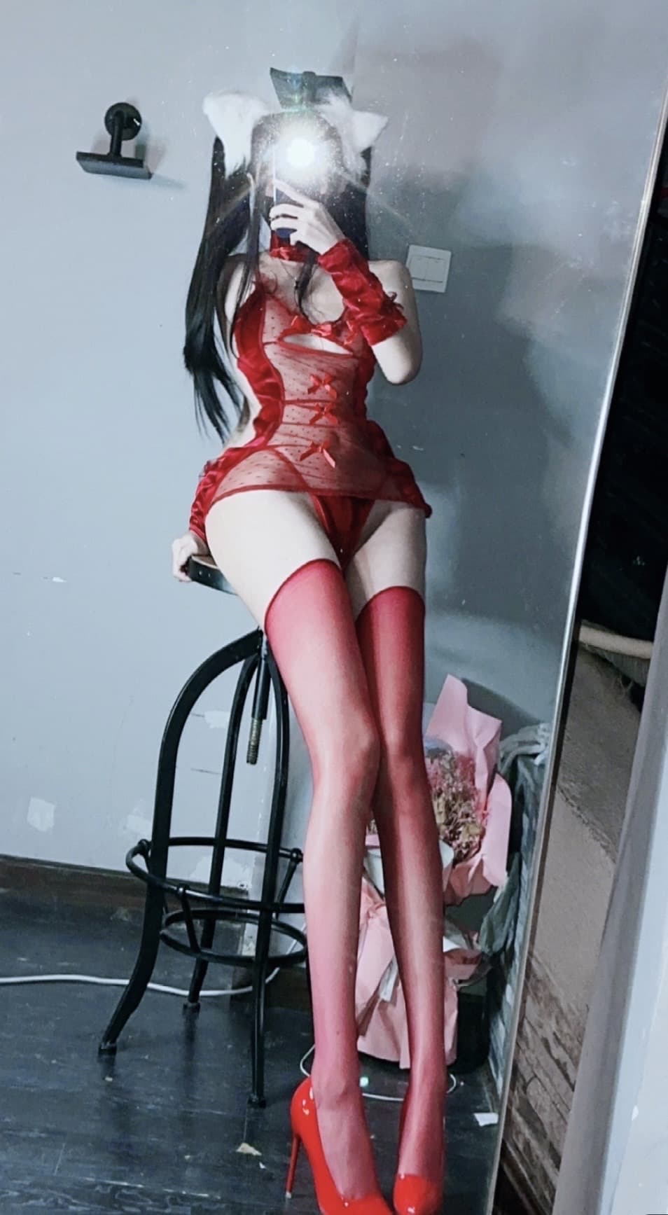 白丝萝莉控 小艾根本吃不饱微密圈写真图片以及视频合集下载