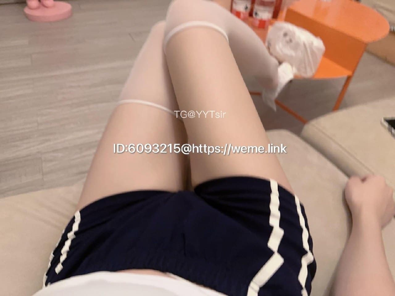 黑丝御姐 忆崽崽呀微密圈写真图片以及视频资源合集下载