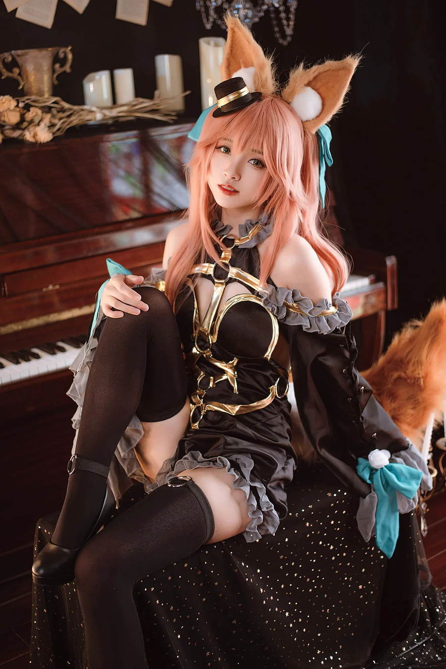 大大卷卷小卷 黑丝御姐cosplay写真图集在线下载