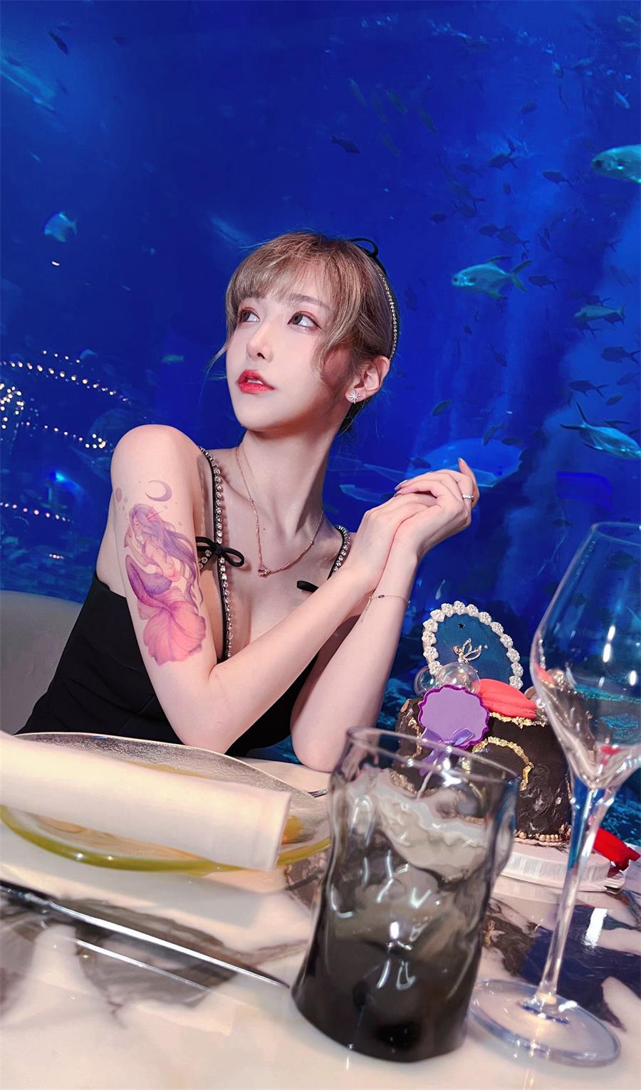 黑丝御姐 啾小妍Deer鱼吧写真图集下载