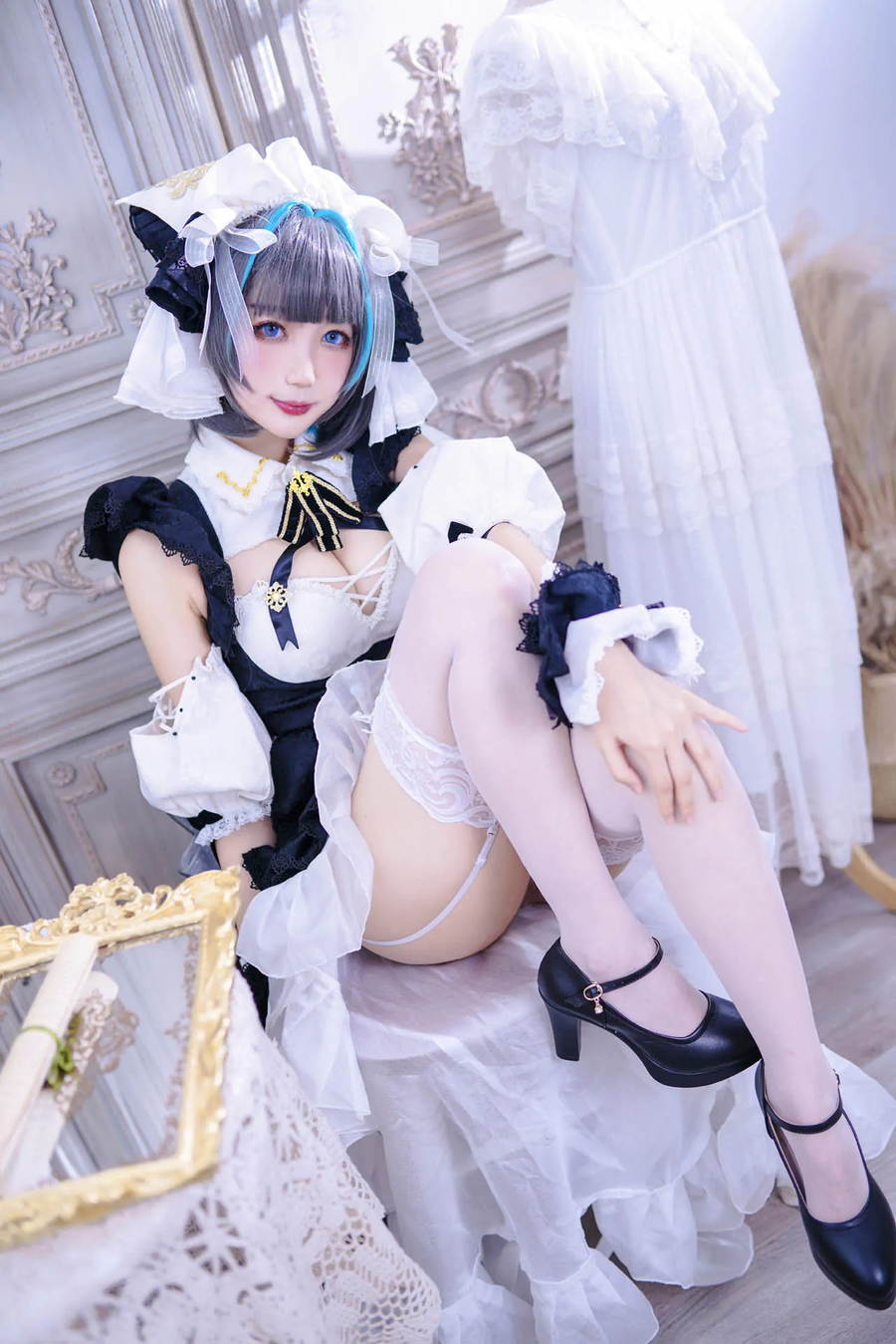 周叽是可爱兔兔 白丝美腿福利cosplay写真图片以及视频合集