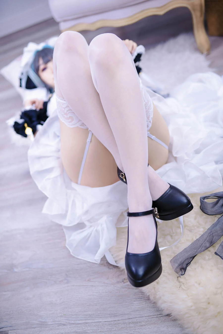 周叽是可爱兔兔 白丝美腿福利cosplay写真图片以及视频合集